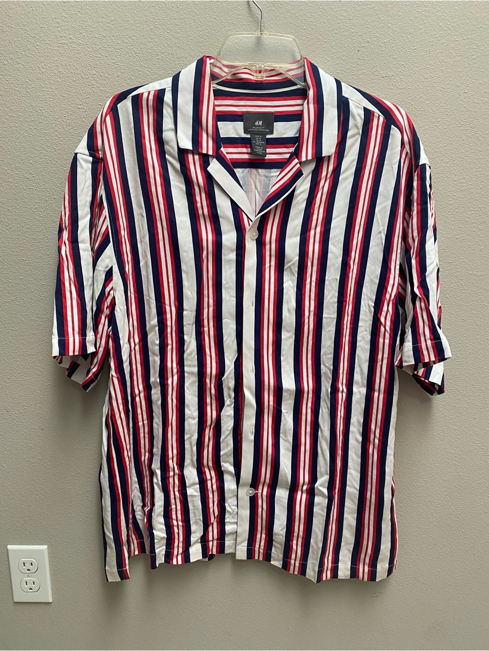 H & M Mens Polo Shirt White Red Black Stripes T-shirt Size M Relaxed Fit